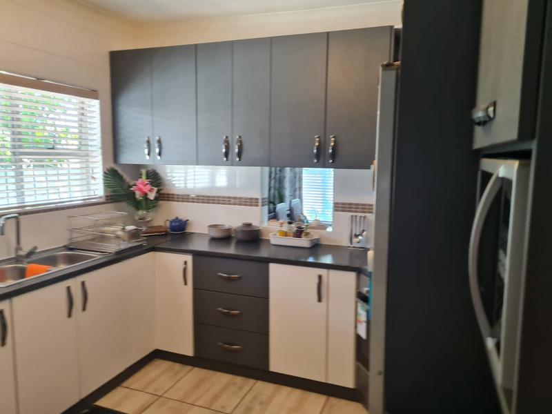 4 Bedroom Property for Sale in Goodwood Central Western Cape